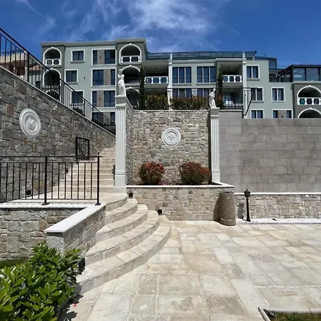 Апартаменты Mediterranea - Luxury With Pool Barbecue Kids-area